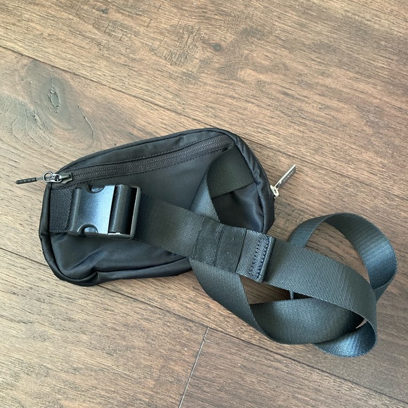 lululemon athletica Black Belt Bag - Picture 2 of 4